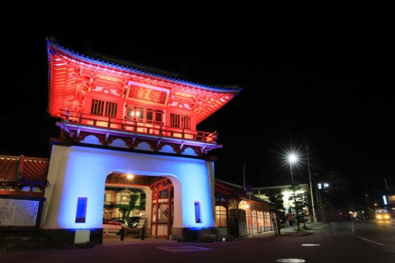  武雄温泉の桜門 のライトアップ